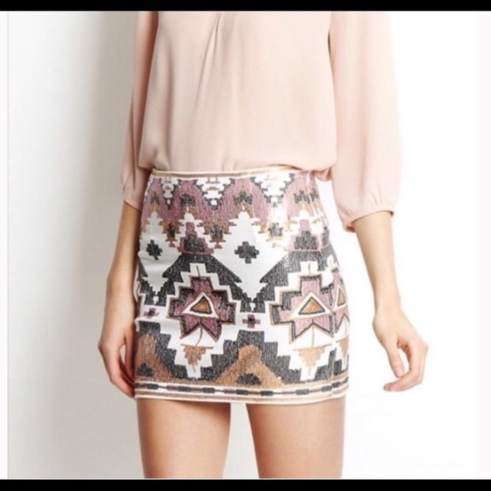 Women’s Express sequin mini skirt Nwt size small